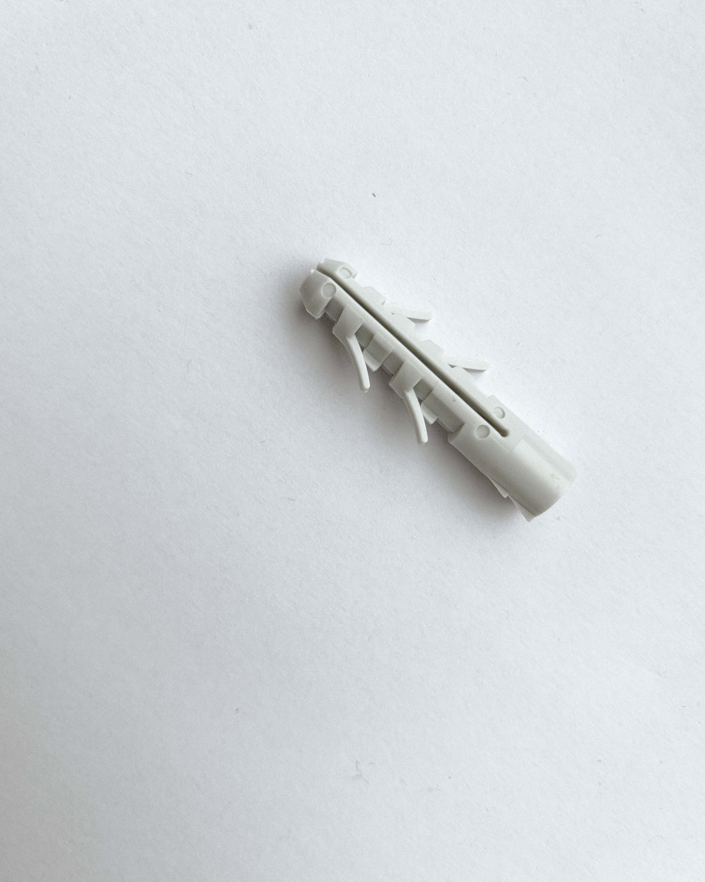 6 × vrut a 6 × hmoždinka pro polici Starter