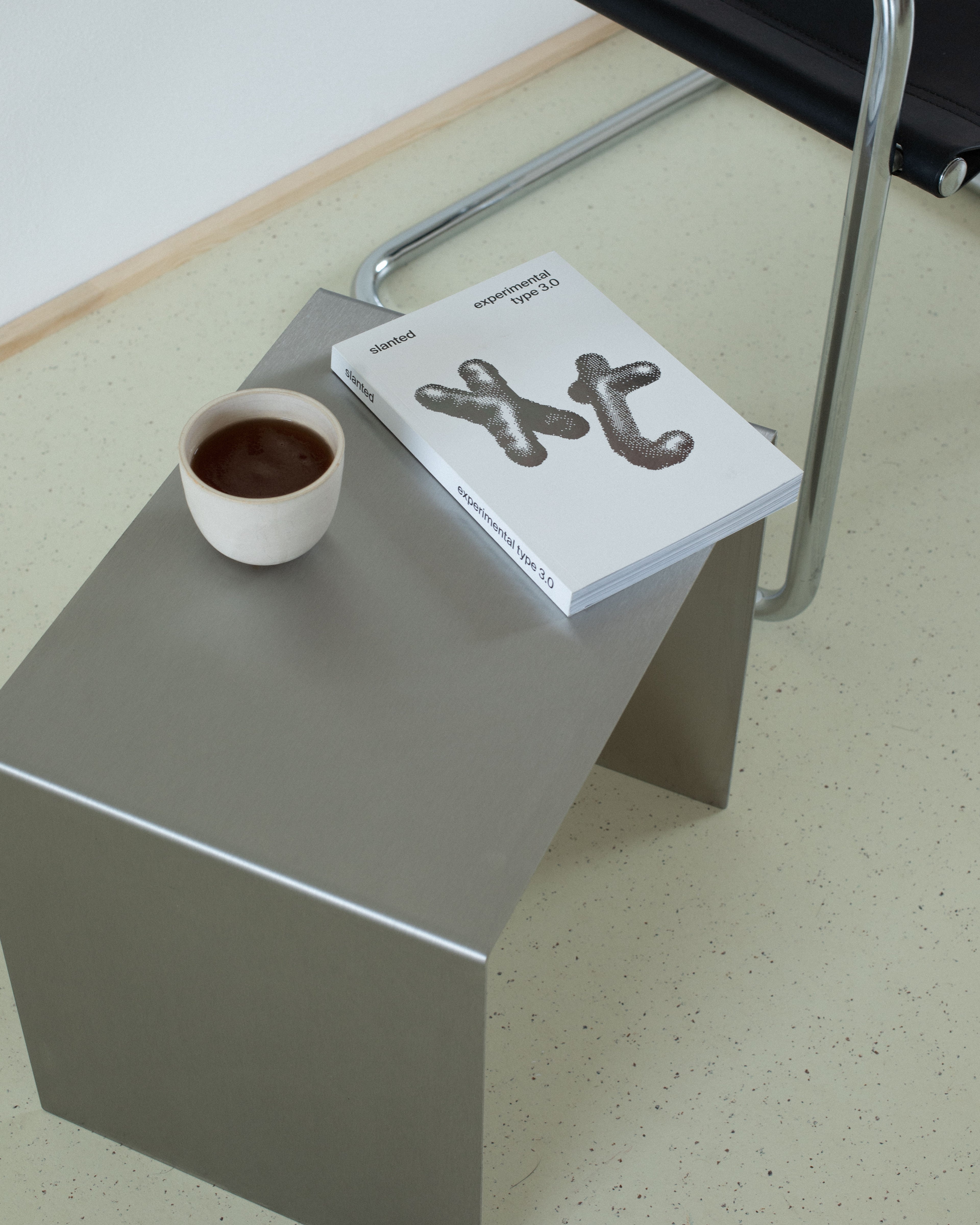 Nerezový odkládací stolek Svorka