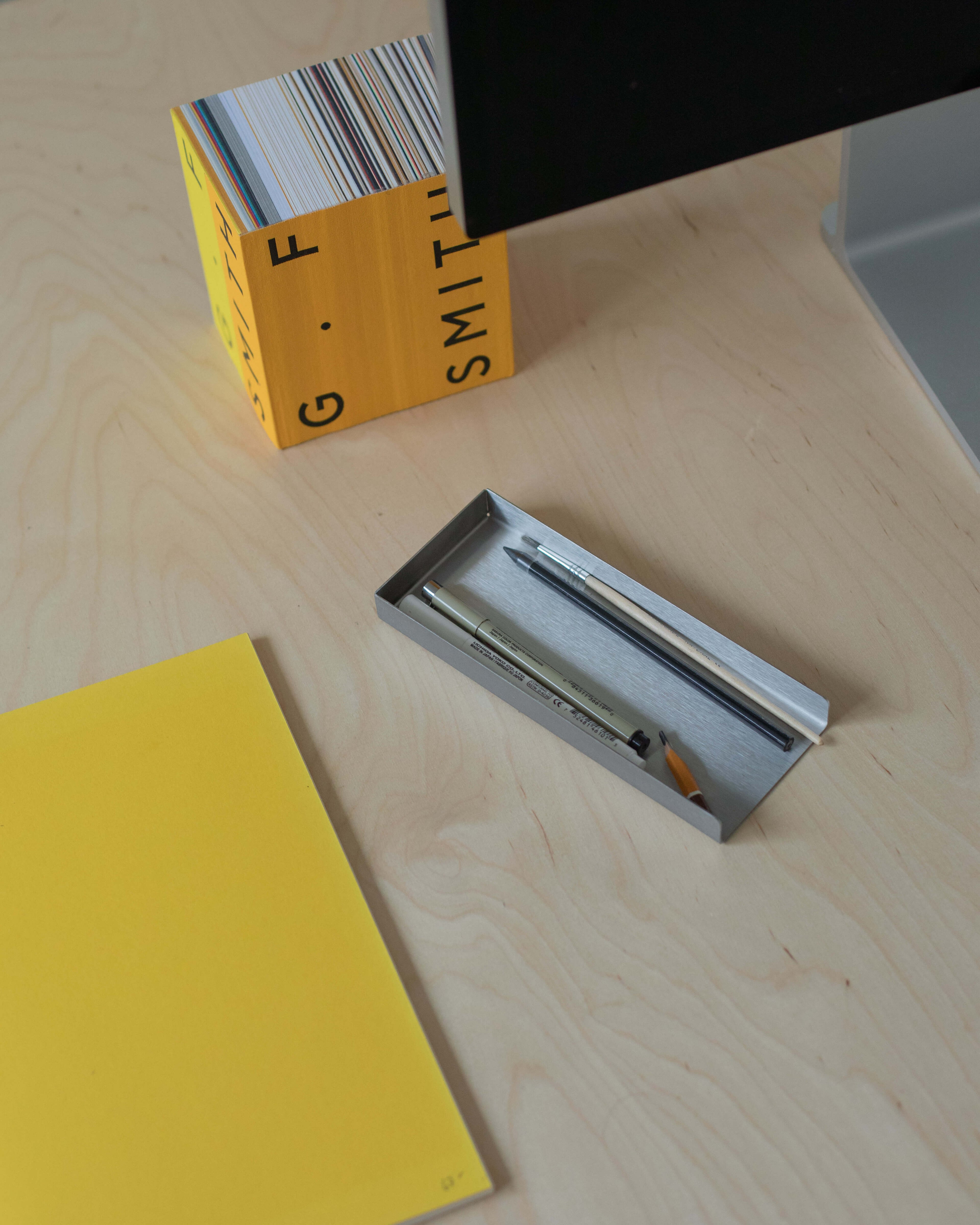 Nerezový tácek na tužky Dunder