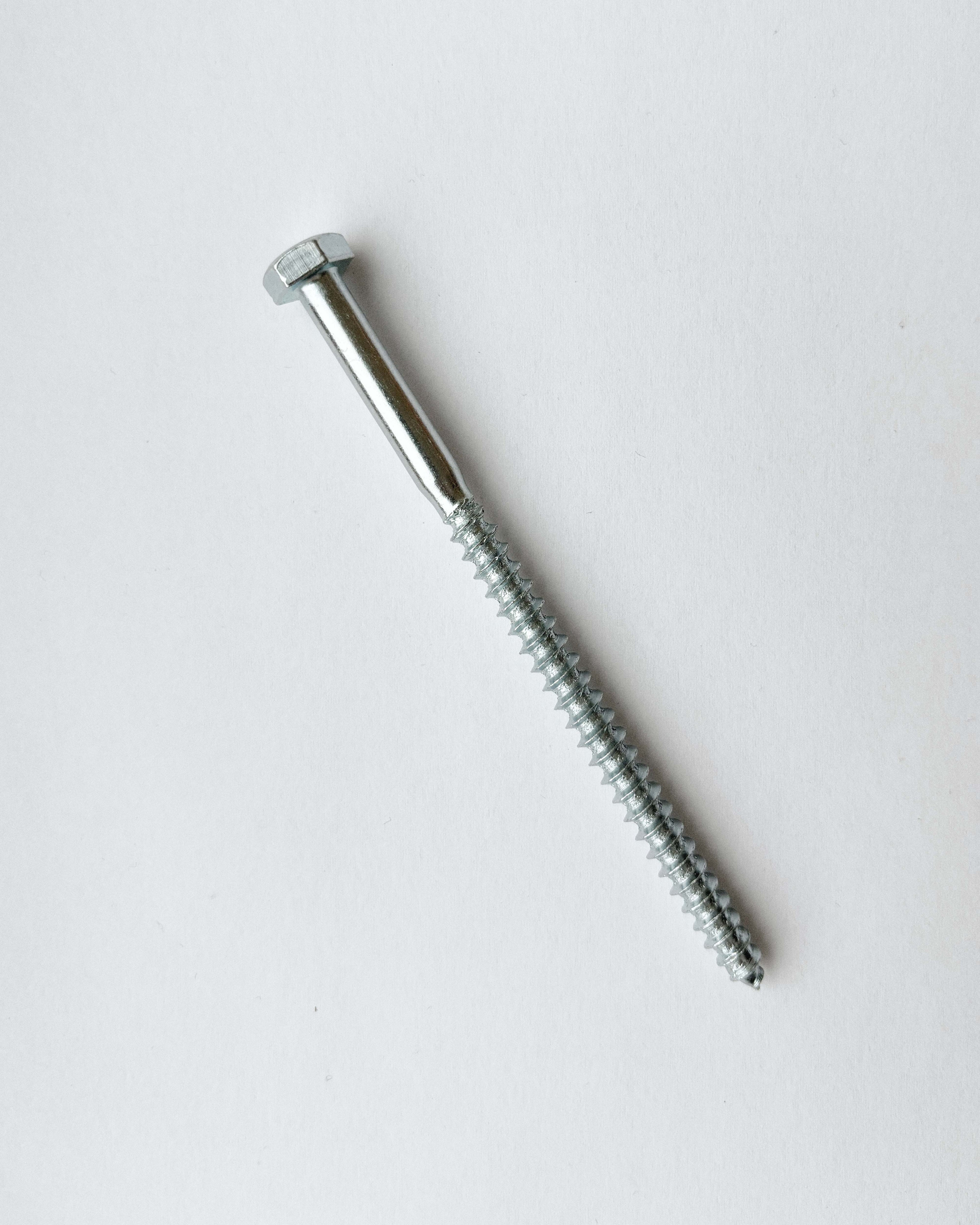 6 × vrut a 6 × hmoždinka pro polici Starter